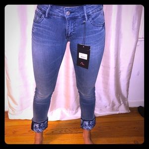 Women’s new Evisu cropped jeans. Size 27